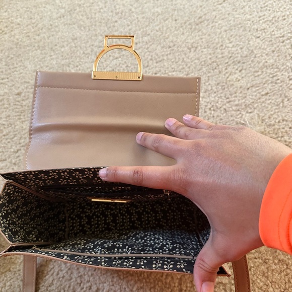 Vici Brynn Crossbody Handbag-Natural - Picture 4 of 4